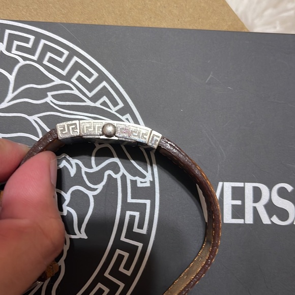 Versace women’s water resistant watch 17mm - Picture 9 of 16